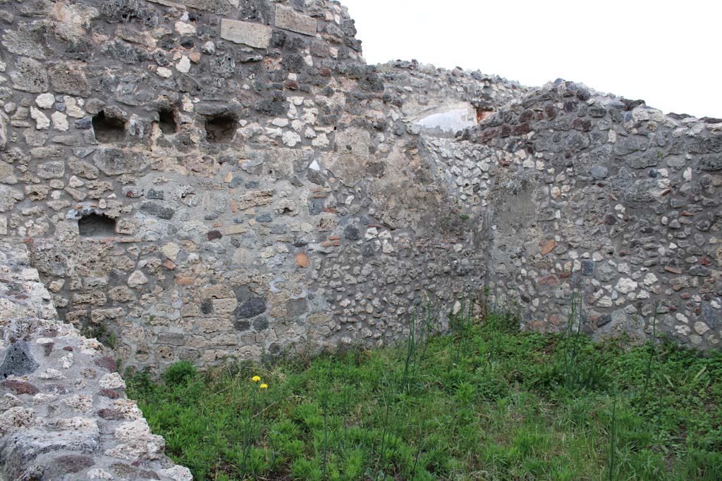 IX.5.4 Pompeii. March 2019. Room h, east wall and south-east corner.
Foto Christian Beck, ERC Grant 681269 DÉCOR.