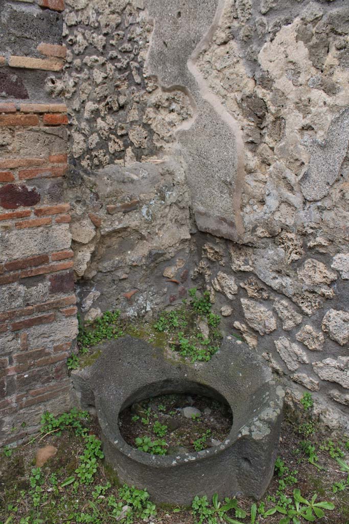 IX.5.4 Pompeii. March 2019. Room b, south-west corner.
Foto Christian Beck, ERC Grant 681269 DÉCOR.