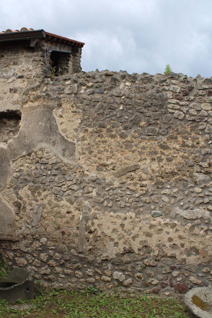 IX.5.4 Pompeii. March 2019. Room b, west wall at south end.
Foto Christian Beck, ERC Grant 681269 DÉCOR.