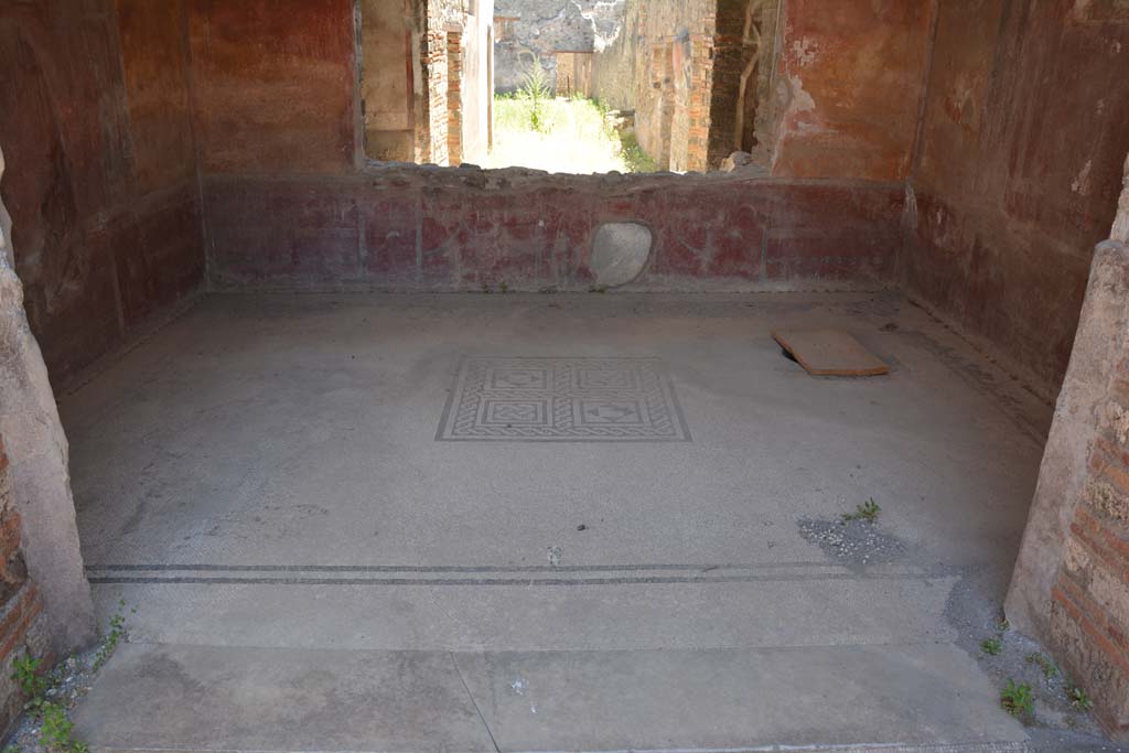 IX.5.6 Pompeii. May 2017. Room i, looking south across tablinum from atrium.
Foto Christian Beck, ERC Grant 681269 DÉCOR.