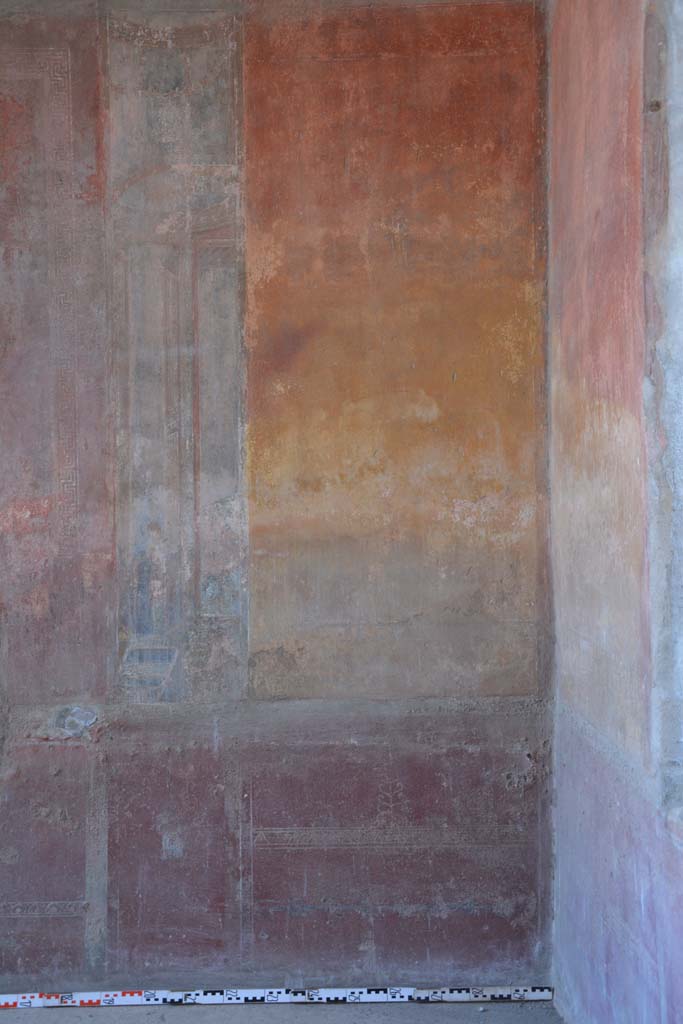 IX.5.6 Pompeii. May 2017.
Room i, east wall with central painted figure, and zoccolo at south end in south-east corner.
Foto Christian Beck, ERC Grant 681269 DÉCOR.
