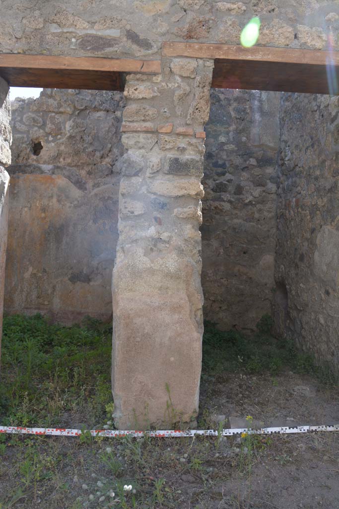 IX.5.6 Pompeii. May 2017. Room n, west side, wall division between rooms s and t.
Foto Christian Beck, ERC Grant 681269 DÉCOR.