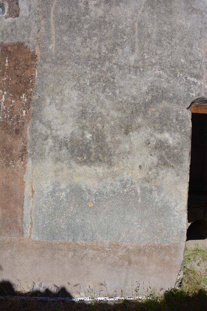 IX.5.6 Pompeii. May 2017.
Room n, east side, detail of lower wall on north side of doorway to room p.
Foto Christian Beck, ERC Grant 681269 DÉCOR.