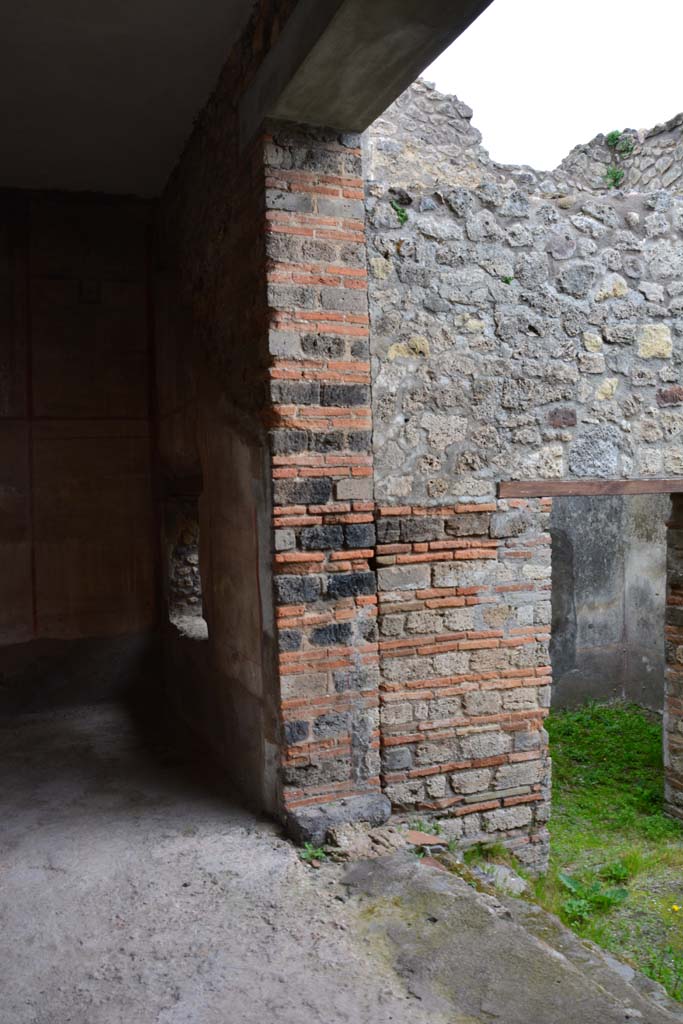 IX.5.6 Pompeii. March 2017.
Room o, looking south-east towards doorway from steps on north side of room n.
Foto Christian Beck, ERC Grant 681269 DÉCOR.