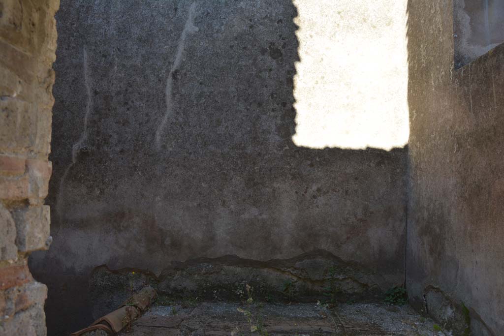IX.5.6 Pompeii. May 2017. Room p, east wall above bench/hearth.
Foto Christian Beck, ERC Grant 681269 DÉCOR.