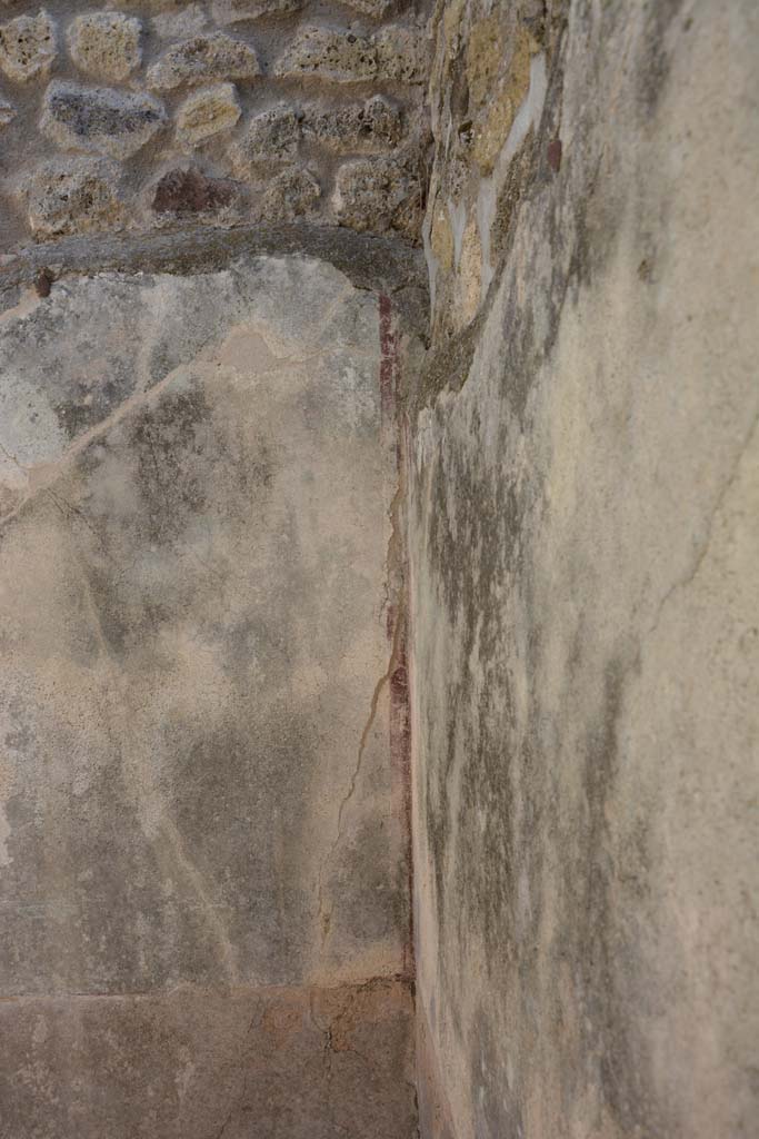 IX.5.6 Pompeii. May 2017. Room r, south-east corner.
Foto Christian Beck, ERC Grant 681269 DÉCOR.