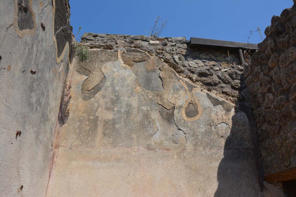 IX.5.6 Pompeii. May 2017. Room r, upper north-west corner and north wall.
Foto Christian Beck, ERC Grant 681269 DÉCOR.