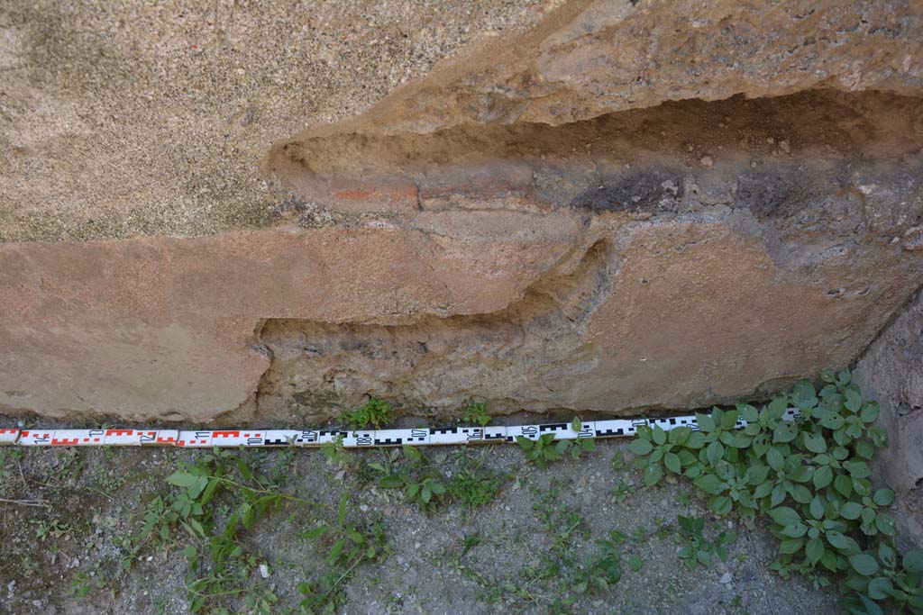 IX.5.6 Pompeii. May 2017. Room t, lower south wall at west end.
Foto Christian Beck, ERC Grant 681269 DÉCOR.