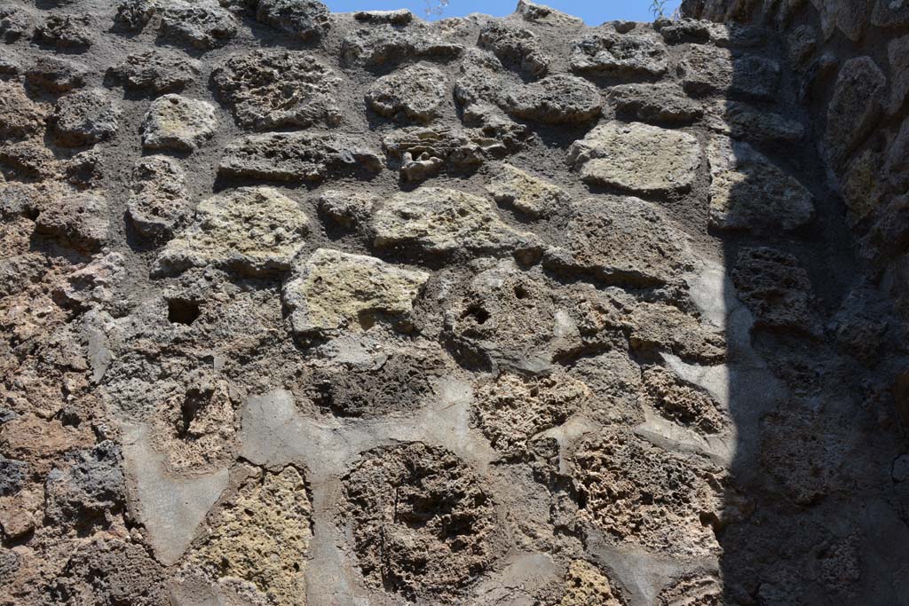 IX.5.6 Pompeii. May 2017. Room t, upper north wall towards east end.
Foto Christian Beck, ERC Grant 681269 DÉCOR.