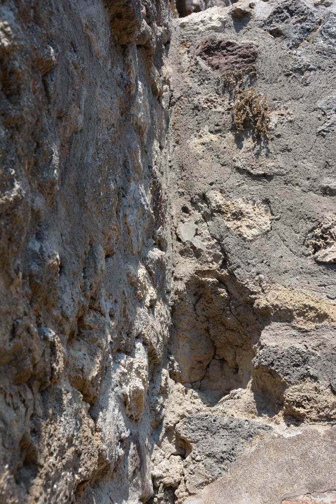 IX.5.6 Pompeii. May 2017. Room s, detail from upper north-west corner, one hole in north wall.
Foto Christian Beck, ERC Grant 681269 DÉCOR.