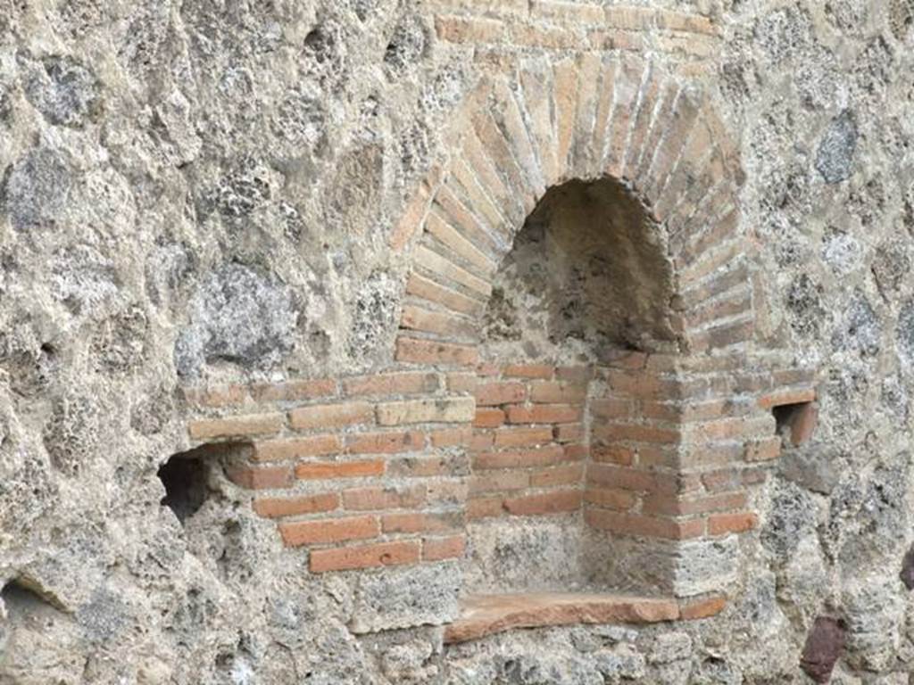 IX.5.6 Pompeii. December 2007. Room u, niche on east wall in garden area.
According to Boyce, Mau measured this arched niche as h.0.31, w.0.39, d.019.
In 1937 Boyce said the niche measured h.0.70, w.0.60, d.0.20.
He felt that such a discrepancy could not be explained by the falling away of the coating of plaster which had left the bricks quite bare.
In front of the niche stood a small masonry altar.
He gave the references – Not. Scavi, 1878, 262; Bull. Inst., 1879, 94; Overbeck-Mau, 290.
See Boyce G. K., 1937. Corpus of the Lararia of Pompeii. Rome: MAAR 14. (p.85, no. 422)
See Giacobello, F., 2008. Larari Pompeiani: Iconografia e culto dei Lari in ambito domestico. Milano: LED Edizioni, (p.285 no.V80)