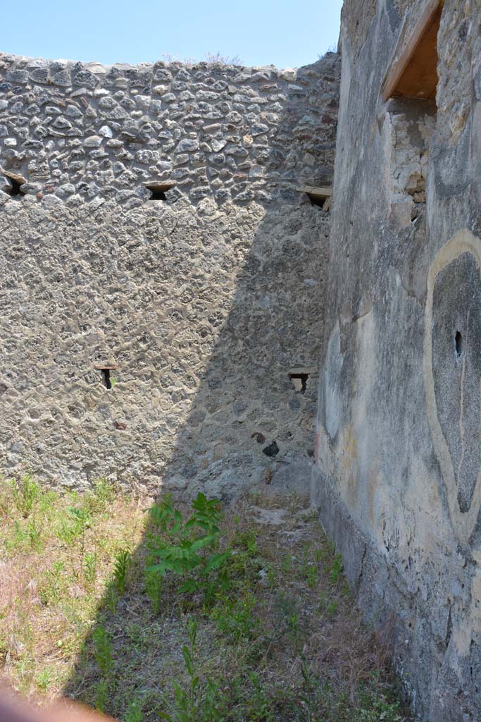 IX.5.6 Pompeii. May 2017. Room u, looking towards east wall in south-east corner of garden area.
On the right is the north exterior wall of room x, see IX.5.17 for those rooms.
Foto Christian Beck, ERC Grant 681269 DÉCOR.