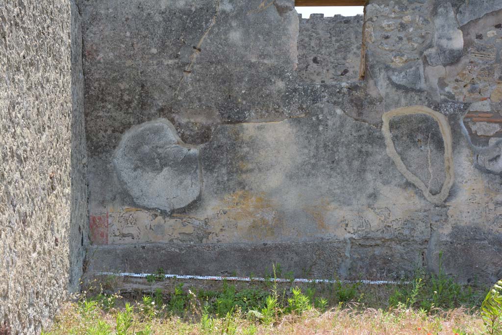 IX.5.6/17 Pompeii. May 2017. Room u, detail of exterior wall in south-east corner.
Foto Christian Beck, ERC Grant 681269 DÉCOR.