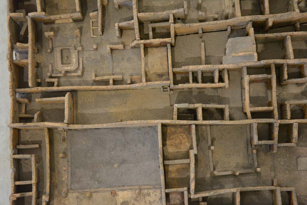 IX.5.6 Pompeii, across centre. July 2017. Rooms at south end linking to garden, and rear entrance at IX.5.17, on left.
From cork model in Naples Archaeological Museum.
Foto Annette Haug, ERC Grant 681269 DÉCOR