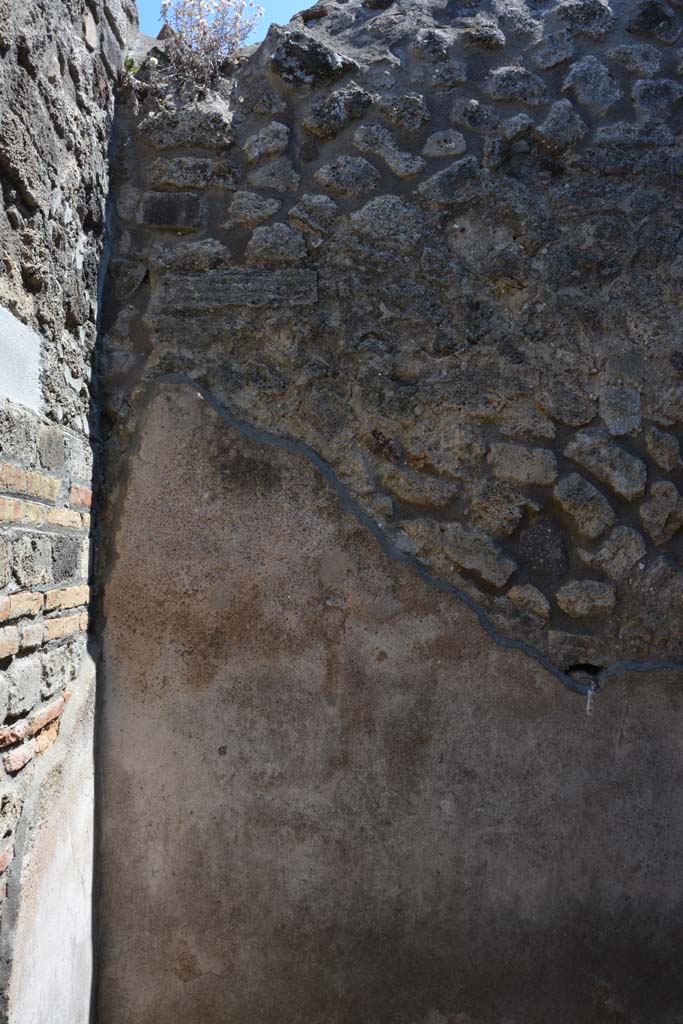 IX.5.6 Pompeii. May 2017. Room b, upper south wall in south-east corner.
Foto Christian Beck, ERC Grant 681269 DÉCOR.