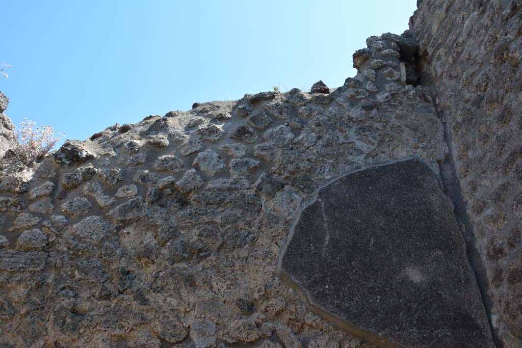 IX.5.6 Pompeii. May 2017. Room b, upper south wall in south-west corner.
Foto Christian Beck, ERC Grant 681269 DÉCOR.