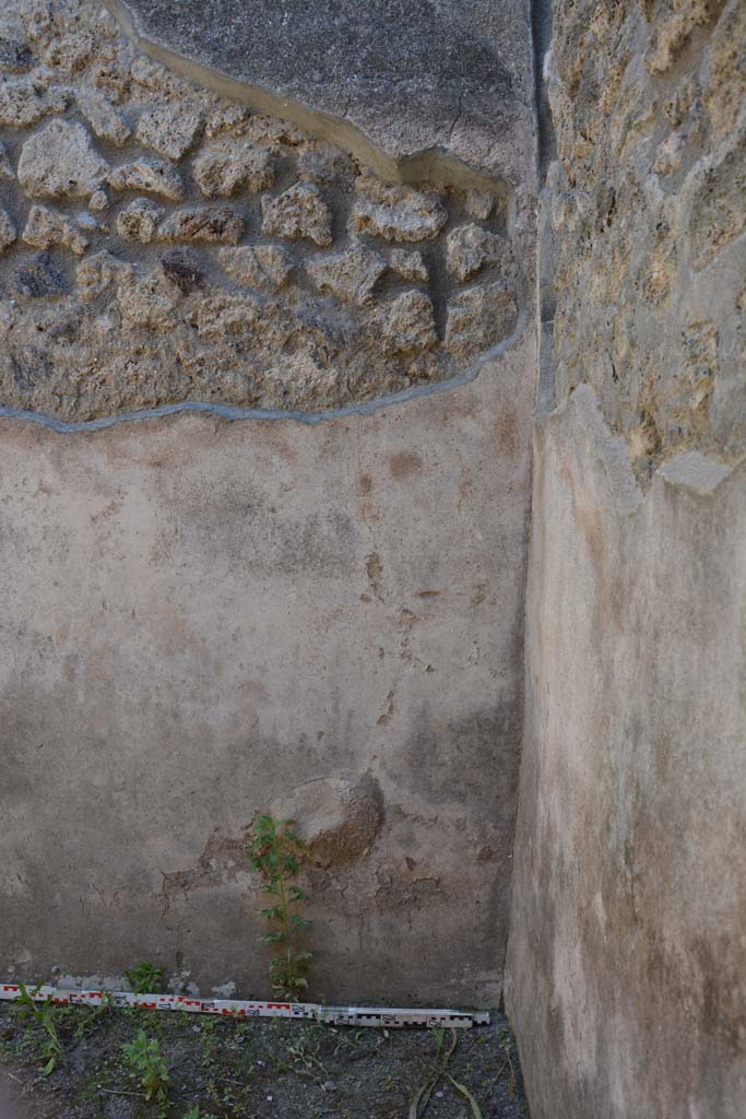 IX.5.6 Pompeii. May 2017. Room b, south wall in south-west corner
Foto Christian Beck, ERC Grant 681269 DÉCOR.