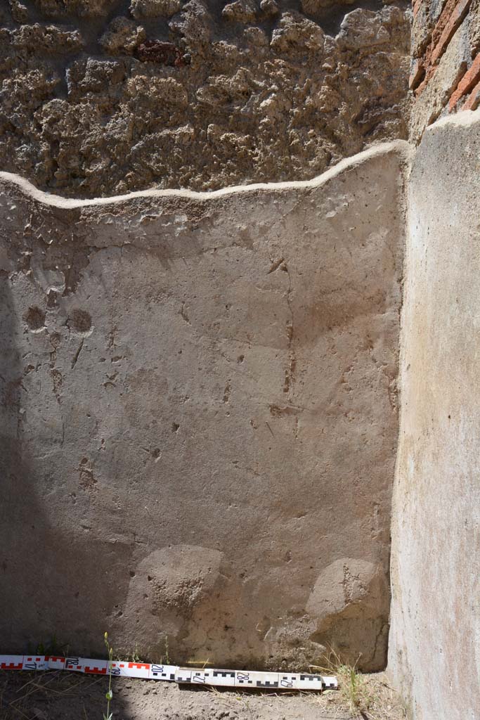 IX.5.6 Pompeii. May 2017. Room b, north wall in north-east corner.
Foto Christian Beck, ERC Grant 681269 DÉCOR.