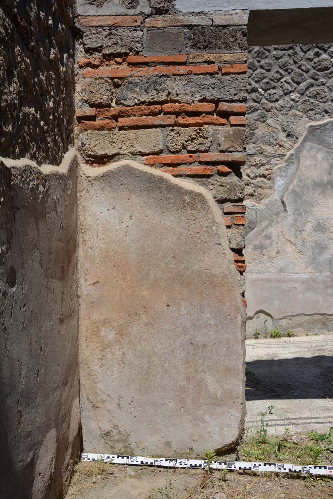 IX.5.6 Pompeii. May 2017. Room b, looking towards east wall in north-east corner.
Foto Christian Beck, ERC Grant 681269 DÉCOR.