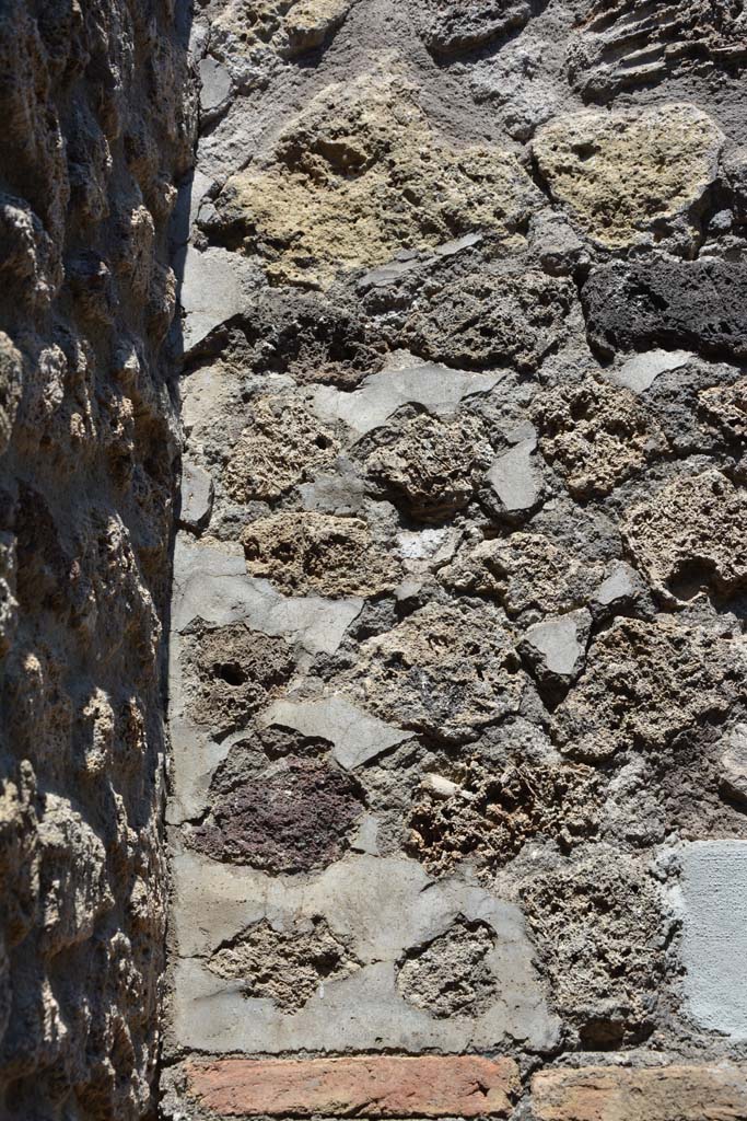 IX.5.6 Pompeii. May 2017. Room b, detail from upper east wall in north-east corner.
Foto Christian Beck, ERC Grant 681269 DÉCOR.