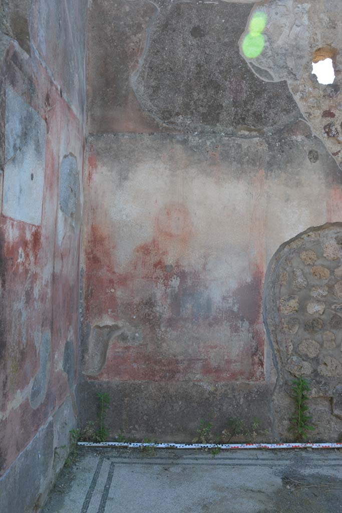 IX.5.6 Pompeii. May 2017. West ala d, west wall in south-west corner.
Foto Christian Beck, ERC Grant 681269 DÉCOR.