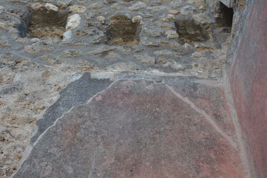 IX.5.6 Pompeii. May 2017.
West ala d, upper west wall at north end, remains of stucco decoration below holes for support beams for an upper floor.
Foto Christian Beck, ERC Grant 681269 DÉCOR.