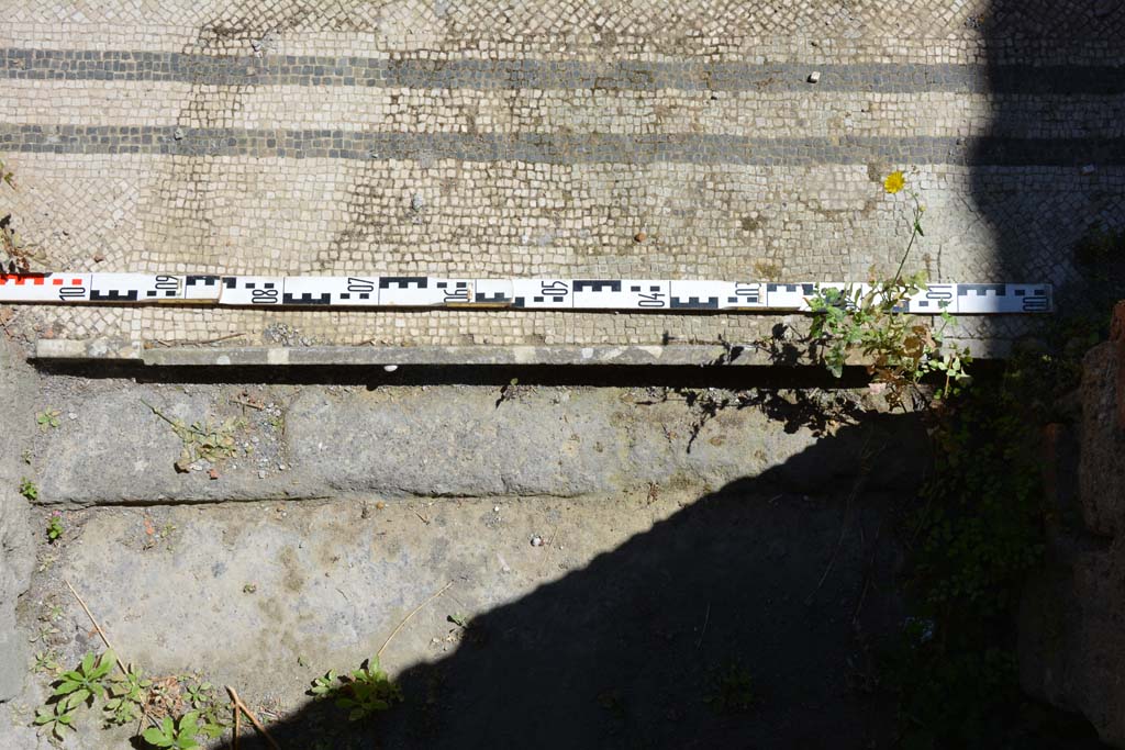 IX.5.6 Pompeii. May 2017. Room h, looking east across doorway threshold from room into atrium c’.
Foto Christian Beck, ERC Grant 681269 DÉCOR.