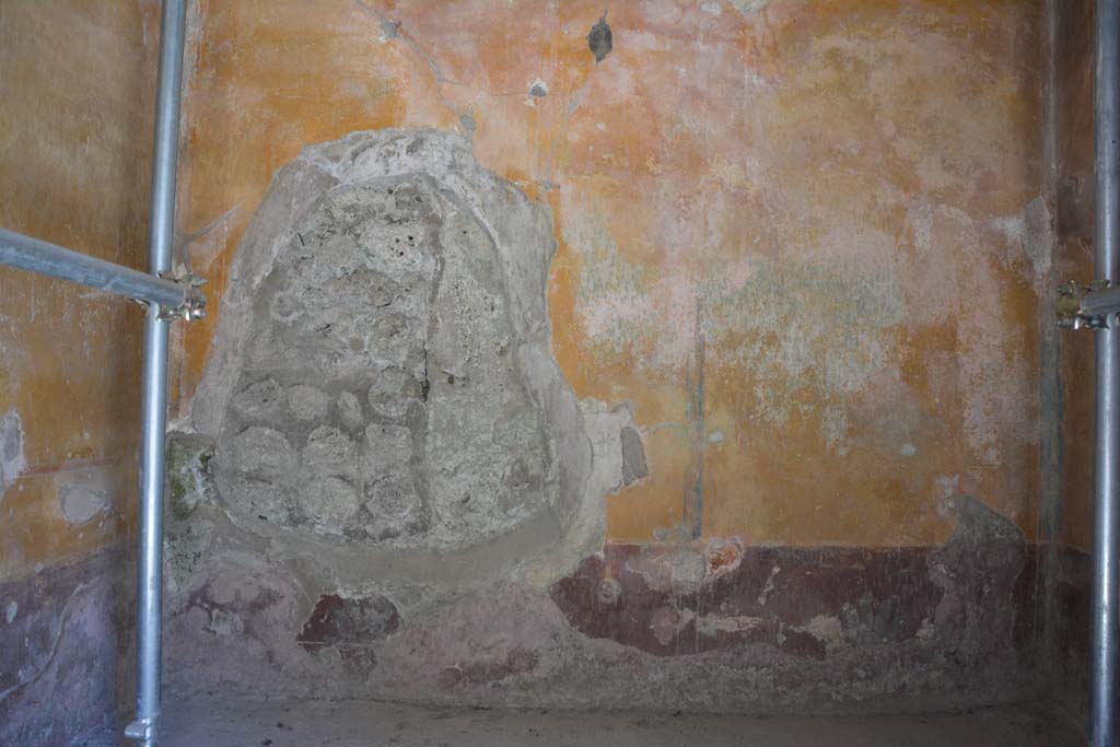 IX.5.6 Pompeii. May 2017. Room h, lower west wall, with hole made by tunnellers.
Foto Christian Beck, ERC Grant 681269 DÉCOR.
According to PPM –
The central painting (0.34 x 0.34) showed a sitting Pan with a crown of pine, leather skin on his back and pedum in his left hand, about to discover a sleeping Maenad, next to whom lie the thyrsus and a tambourine.
See Carratelli, G. P., 1990-2003. Pompei: Pitture e Mosaici. Roma: Istituto della enciclopedia italiana, (p.435).
According to Sogliano - On the west wall was a painting of Pan discovering a Bacchante.
See Sogliano, A., 1879. Le pitture murali campane scoverte negli anni 1867-79. Napoli: Giannini. (p.44, no.195).