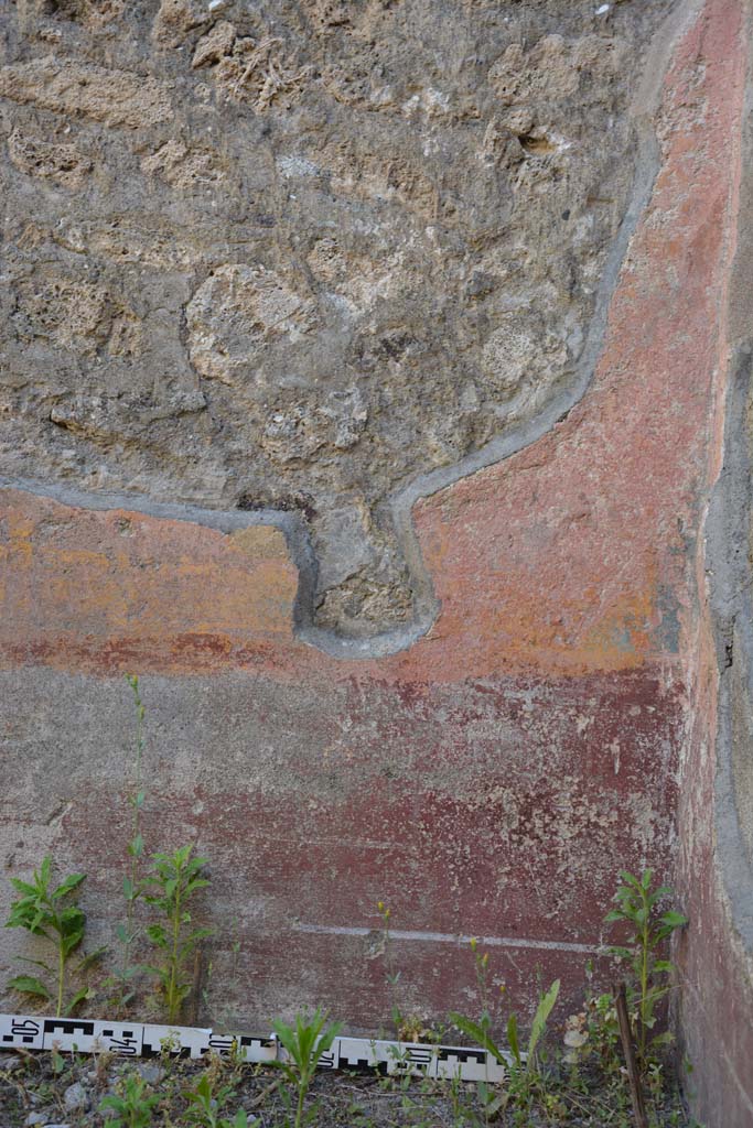 IX.5.6 Pompeii. May 2017. Room f, lower west wall in north-west corner.
Foto Christian Beck, ERC Grant 681269 DÉCOR.