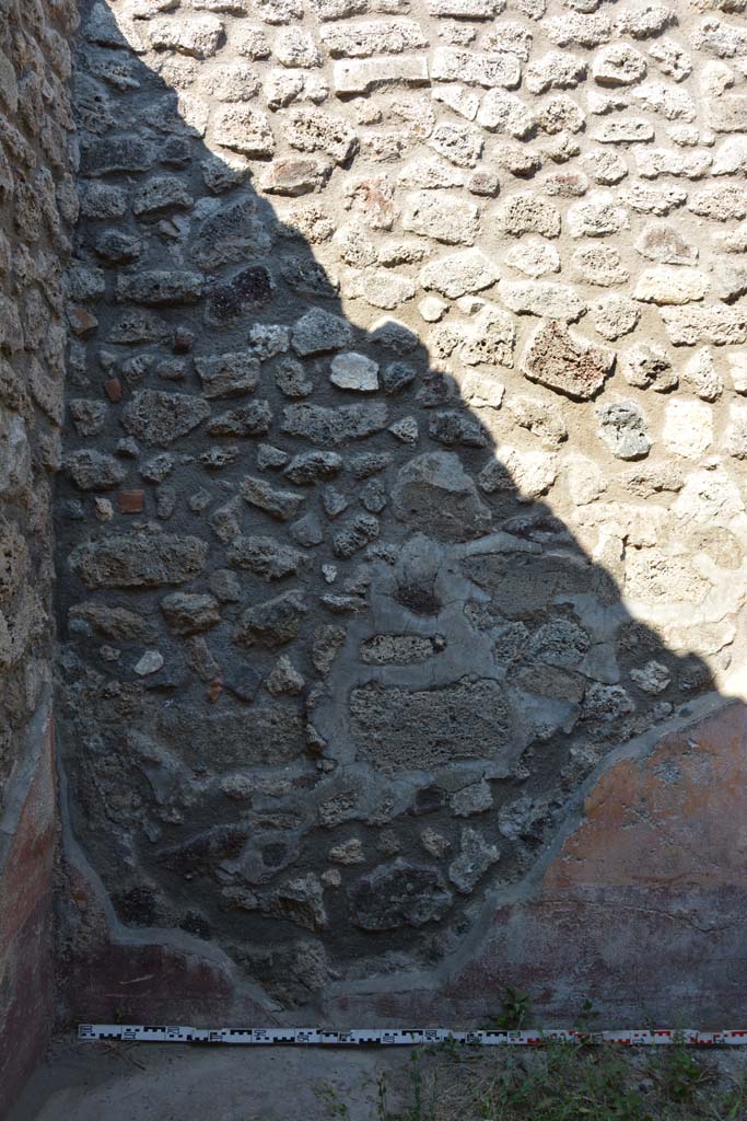 IX.5.6 Pompeii. May 2017. Room f, east wall at north end.
Foto Christian Beck, ERC Grant 681269 DÉCOR.