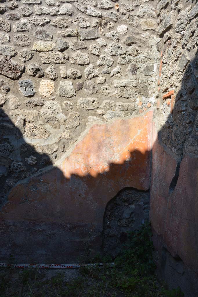 IX.5.6 Pompeii. May 2017. Room f, east wall at south end.
Foto Christian Beck, ERC Grant 681269 DÉCOR.
