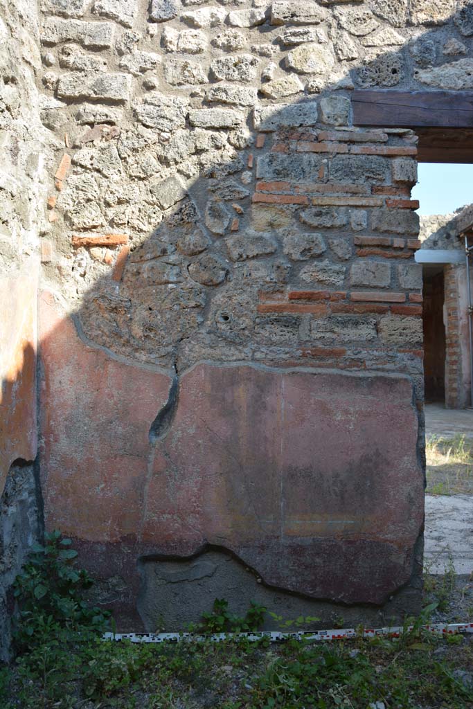 IX.5.6 Pompeii. May 2017.
Room f, looking towards south wall in south-east corner, with doorway to east ala e, on right.
Foto Christian Beck, ERC Grant 681269 DÉCOR.