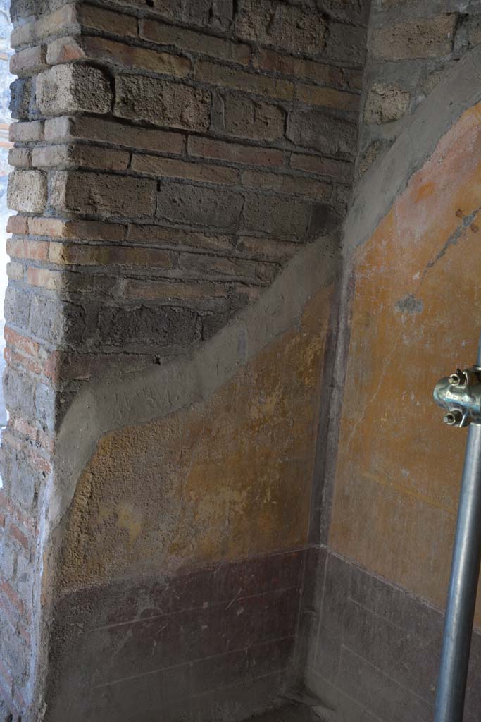 IX.5.6 Pompeii. May 2017. Room g, west wall in north-west corner.
Foto Christian Beck, ERC Grant 681269 DÉCOR.