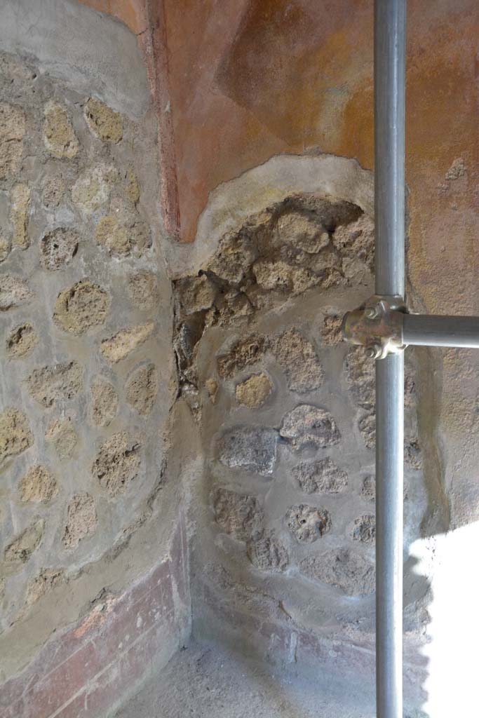 IX.5.6 Pompeii. May 2017. Room g, south-east corner.
Foto Christian Beck, ERC Grant 681269 DÉCOR.