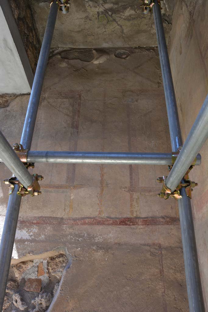 IX.5.6 Pompeii. May 2017.
Room f’, upper west wall, at base of steps (also could be described as west wall of room k).
Foto Christian Beck, ERC Grant 681269 DÉCOR.