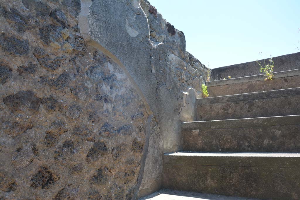 IX.5.6 Pompeii. May 2017. Room f’, east wall of steps to upper floor.
Foto Christian Beck, ERC Grant 681269 DÉCOR.