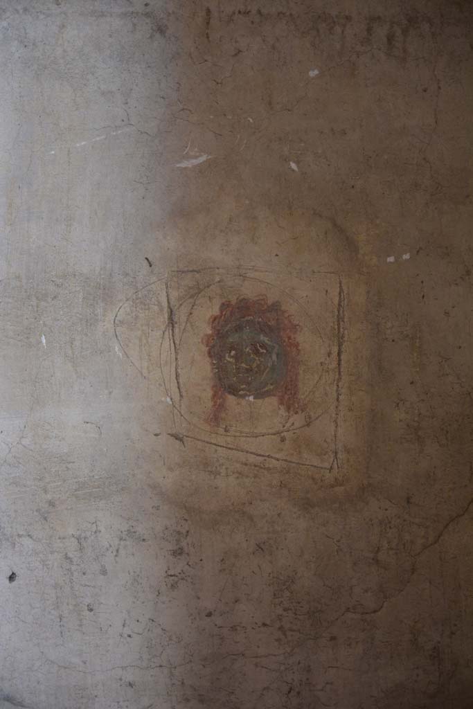 IX.5.6 Pompeii. May 2017.
Room k’, east wall at north end.
According to PPM –
This was a painted vignette of a green female mask on a white background, with eyes, nose, mouth and hair in red.
The encircling incision surrounding it, was a sign of an attempted robbery.
Foto Christian Beck, ERC Grant 681269 DÉCOR.