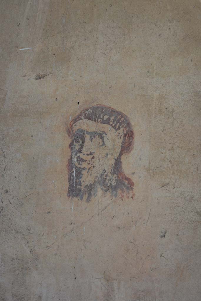 IX.5.6 Pompeii. May 2017.
Room k’, centre of east wall, painted vignette of male mask with long beard and band on his head.
Foto Christian Beck, ERC Grant 681269 DÉCOR.