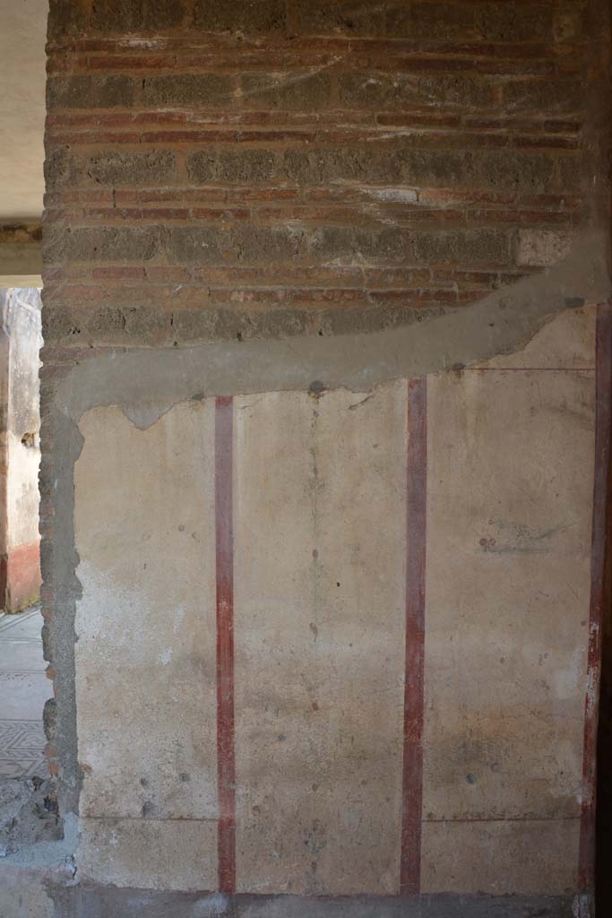 IX.5.6 Pompeii. May 2017.
Room l (L), north wall at east end, with window into tablinum, on left.
Foto Christian Beck, ERC Grant 681269 DÉCOR.