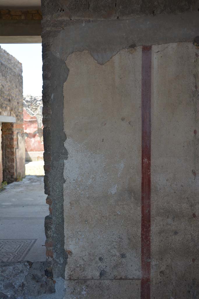 IX.5.6 Pompeii. May 2017.
Room l (L), panel on north wall on east side of window to tablinum.
Foto Christian Beck, ERC Grant 681269 DÉCOR.