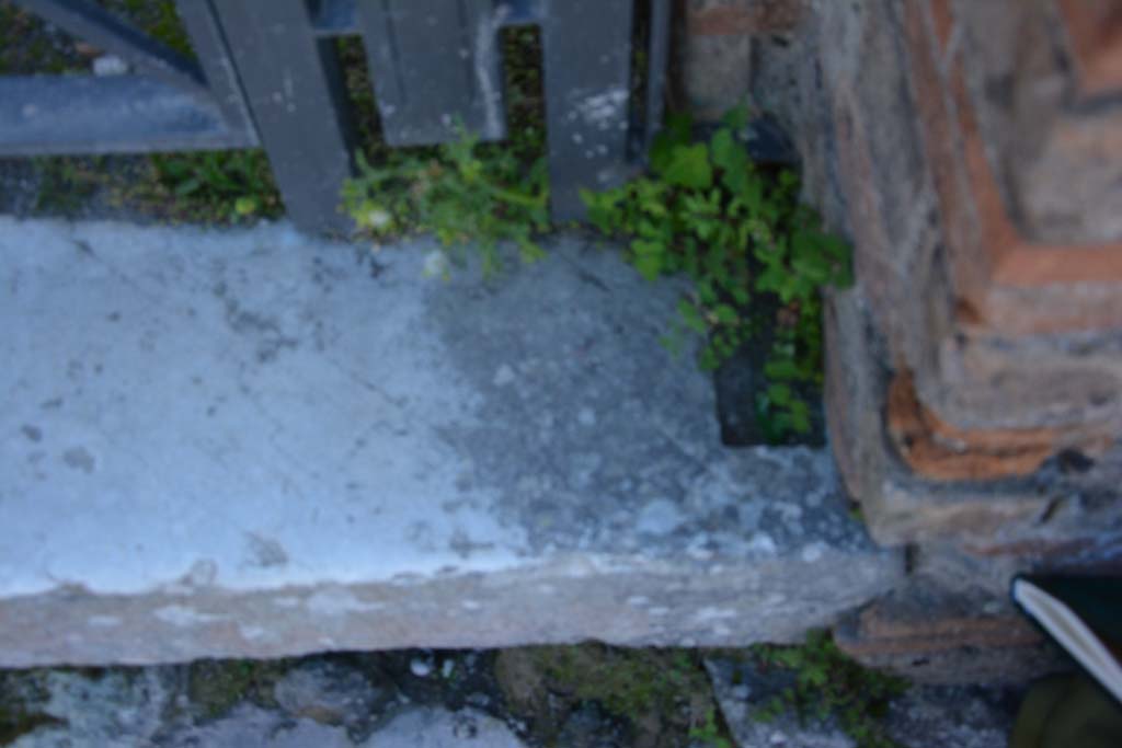 IX.5.6 Pompeii. March 2017. Doorway threshold at west end.
Foto Christian Beck, ERC Grant 681269 DÉCOR.