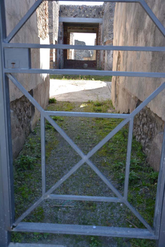 IX.5.6 Pompeii. March 2017. Looking south from entrance corridor.
Foto Christian Beck, ERC Grant 681269 DÉCOR.