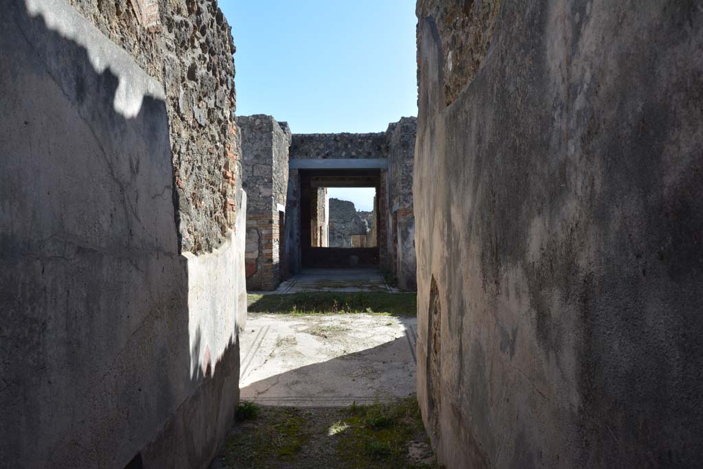 IX.5.6 Pompeii. March 2017. Looking south across room a, and atrium c from entrance corridor.
Foto Christian Beck, ERC Grant 681269 DÉCOR.