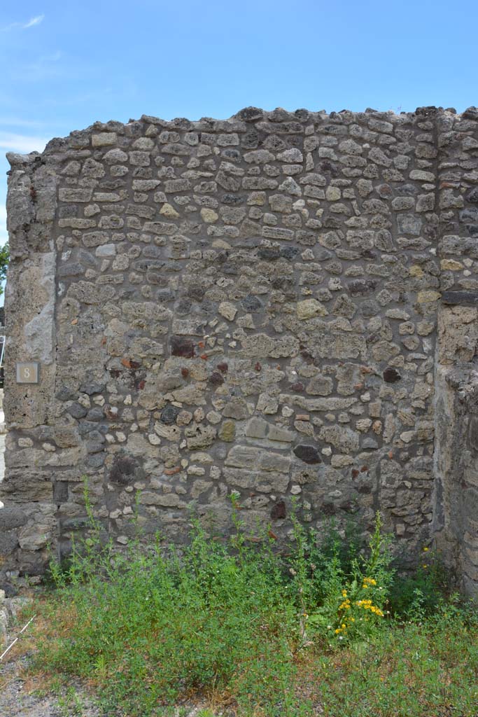 IX.5.8 Pompeii. May 2017. Looking towards east wall of shop-room.
Foto Christian Beck, ERC Grant 681269 DÉCOR.