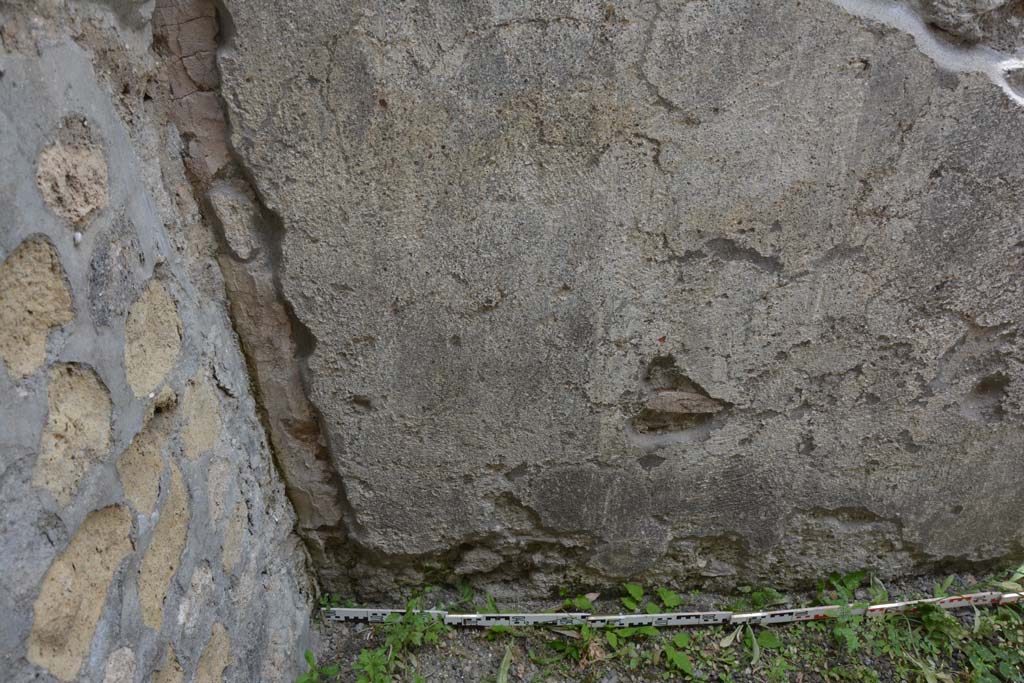 IX.5.8 Pompeii. May 2017. Lower west wall in south-west corner.
Foto Christian Beck, ERC Grant 681269 DÉCOR.