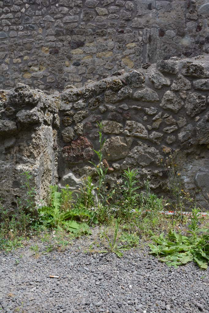 IX.5.8 Pompeii. May 2017. Looking towards north-east corner and east wall.
Foto Christian Beck, ERC Grant 681269 DÉCOR.