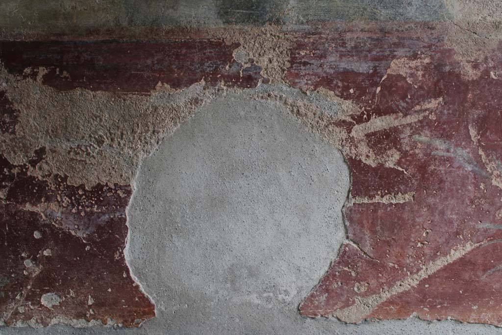 IX.5.9 Pompeii. May 2019. Room l (L), zoccolo on lower north wall at west end, continuation.
Foto Christian Beck, ERC Grant 681269 DÉCOR.