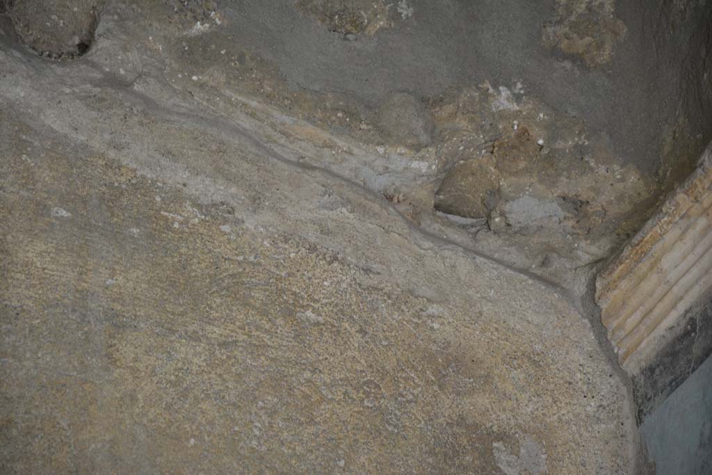 IX.5.9 Pompeii. May 2017. Room “l (L)”, detail from upper west wall in north-west corner.
Foto Christian Beck, ERC Grant 681269 DÉCOR.