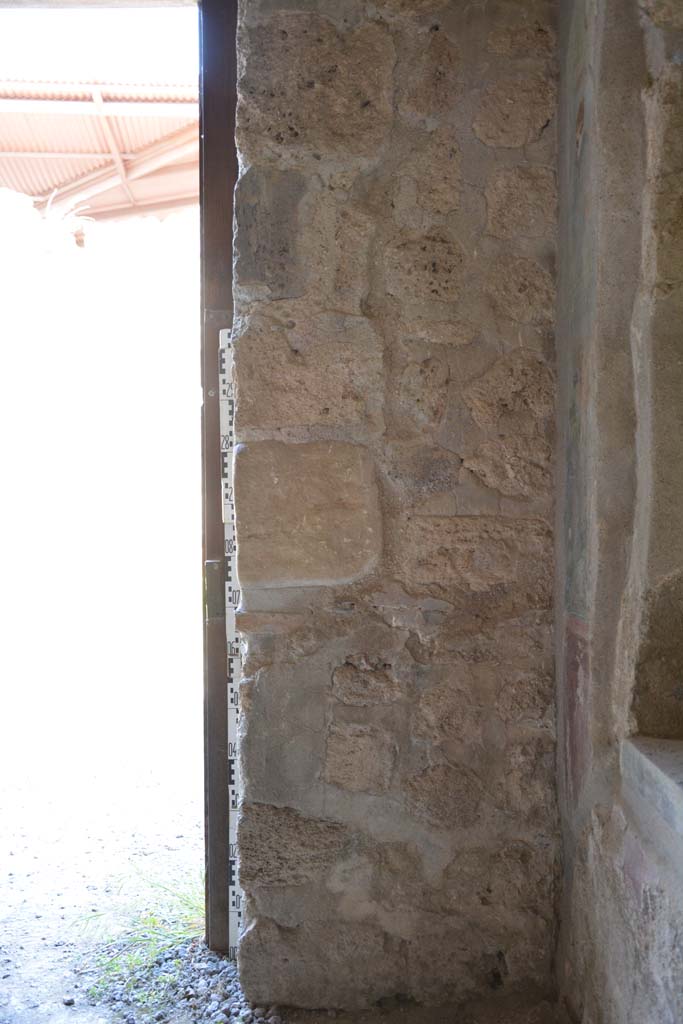 IX.5.9 Pompeii. May 2017. Room “l (L)”, east wall in south-eats corner.
Foto Christian Beck, ERC Grant 681269 DÉCOR.
