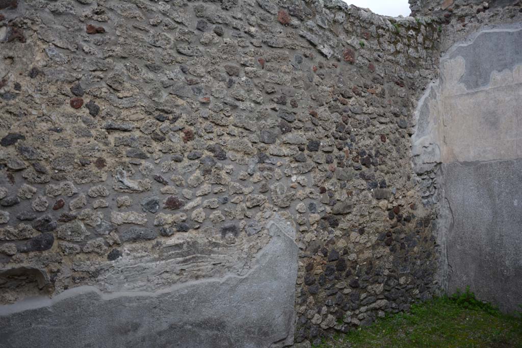 IX.5.9 Pompeii. March 2017. Room m, looking south along east wall towards south-east corner.
Foto Christian Beck, ERC Grant 681269 DÉCOR.